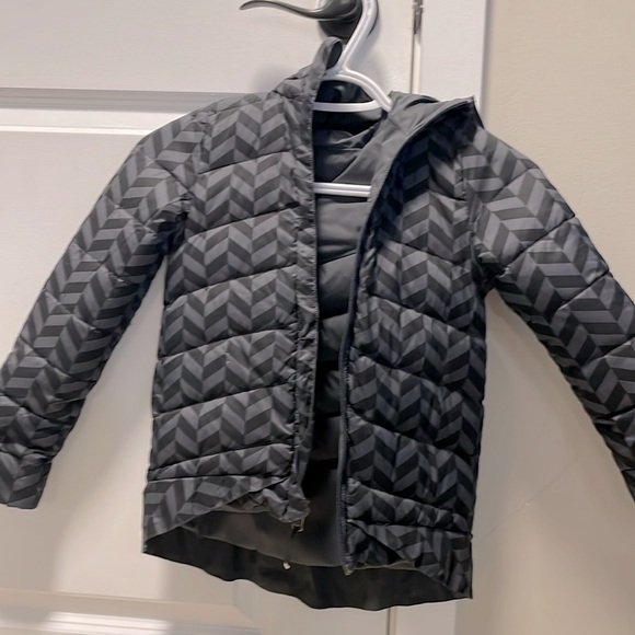 Reversible Ivivva / Lululemon girls puffer jacket. Very warm in the winter. - Picture 3 of 4